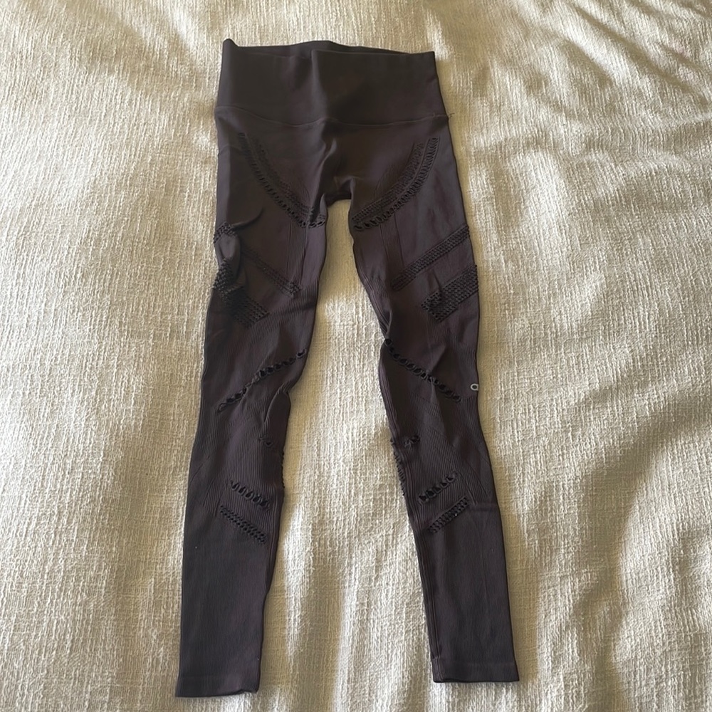 Plum alo leggings never worn!